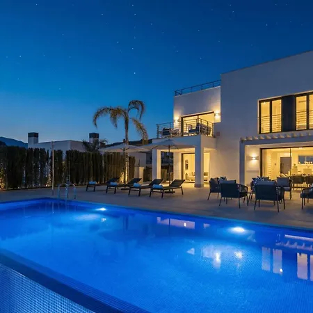 Vacation Marbella I De La Resina, Infinity Pool, 24-7 Security, Rooftop Solarium, Bbq, Golf Community, Africa Views * Estepona